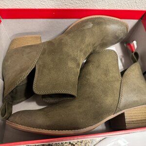 American Eagle by Payless booties Green size 8 Worn Once